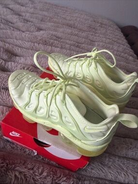 Nike Air VaporMax Plus Sneakers in Neon Yellow